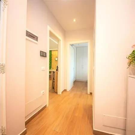 Terrace 4 * טיראנה